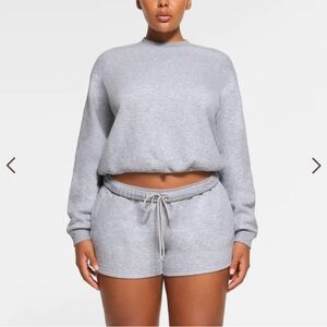 NWT Skims sweatshirt gray size M
